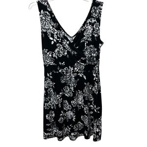 24/7 MAURICES NWT Women Black White Floral V Neck Sleeveless Wrap Flare Dress M